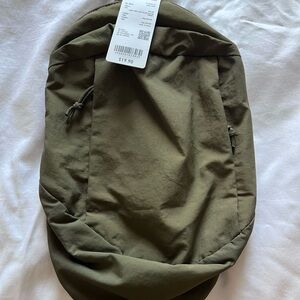 NWT! Uniqlo Olive Unisex Cross Body Bag